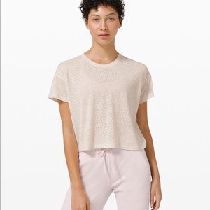 Lululemon Cates Tee Veil NWOT